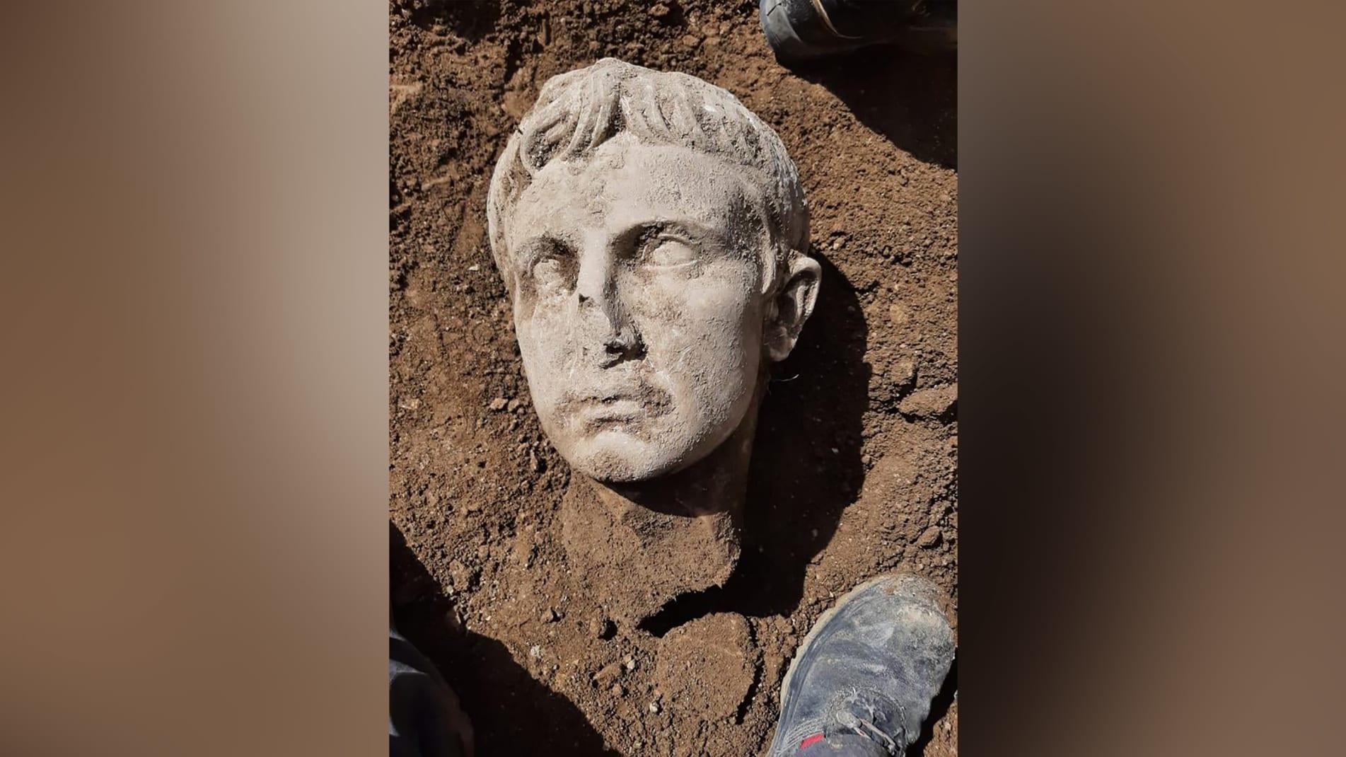 Իտալիայում հայտնաբերվել է Հռոմի առաջին կայսեր արձանի` մոտ 2000-ամյա մարմարե գլուխը (լուսանկար)